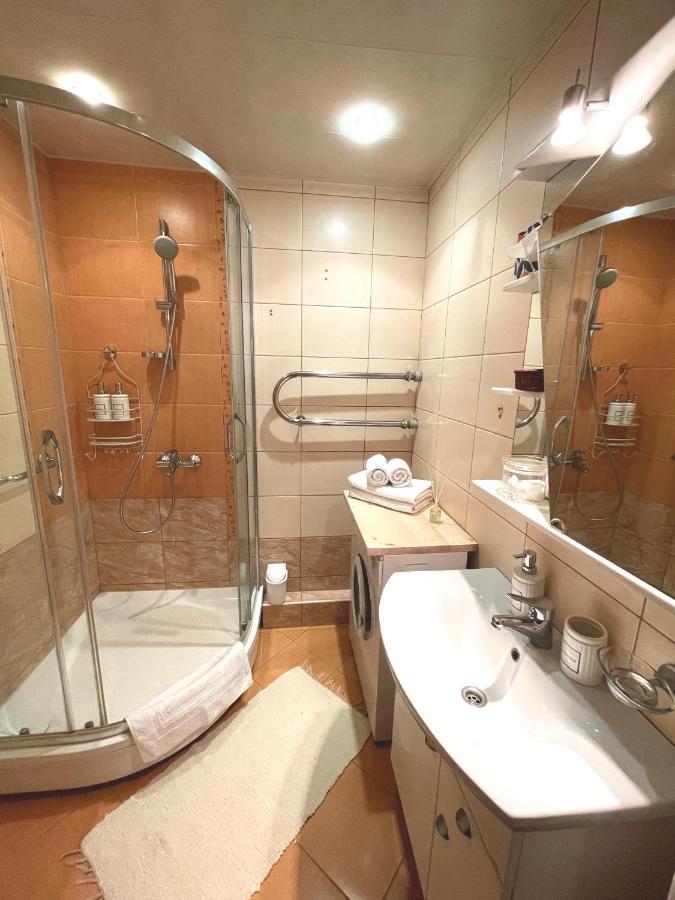 Cozy Home Apartment Lielvardes, Free Parking, Self Check-In Riga Exterior foto